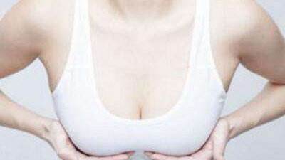 杭州鼻修復(fù)領(lǐng)域?qū)嵙Ρ?，曝光專家照片?>杭州鼻修復(fù)領(lǐng)域?qū)嵙Ρ?，曝光專家照片?/a></h4>
                                    <p>杭州鼻修復(fù)領(lǐng)域?qū)嵙Ρ仁且粋€備受關(guān)注的話題，今天我們來介紹一些杭州的鼻修復(fù)專家，并曝光他們的照片。沈海燕醫(yī)生沈海燕醫(yī)生師從上海九院張余光醫(yī)生，多年的工作經(jīng)驗為他積累了扎實的醫(yī)學(xué)理論基礎(chǔ)知識。他注重個性化的整形方案設(shè)計，為每個患者落實理想的效果。沈醫(yī)生尤其擅長五官整形，對于韓式隆鼻以及術(shù)后修復(fù)有著獨到                                    </p>
                            </div>
                        </div>
                    </li>
                    <li>
                        <div>
                            <div>
                                <a href=