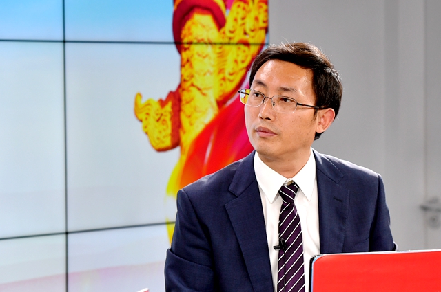 繼往是為了開來，那么開什么來？我們的未來是什么？我們現(xiàn)在站在什么歷史方位上？往哪里去走？