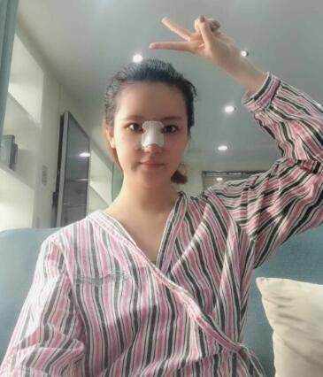 北京葉子整形肋軟骨隆鼻案例反饋，這鼻子是真實存在的嗎