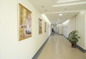 青島元美醫(yī)療美容做激光祛眼袋適合哪些人做？術(shù)后如何護(hù)理？