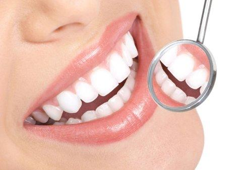 美容冠美白牙齒費(fèi)用是多少？手術(shù)的價(jià)錢(qián)貴嗎？