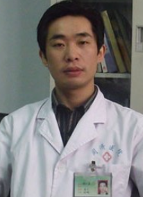 　　彭志勇，鄭州美緣整形美容醫(yī)院主治醫(yī)師  　　彭志勇醫(yī)生簡介：  　　彭志勇，是一位有著30年從醫(yī)經(jīng)驗(yàn)、獨(dú)到審美眼光、精湛整形技藝的時(shí)尚藝術(shù)整形醫(yī)生，曾為多位港澳臺(tái)明星整形，歷屆大韓民國整形外科學(xué)術(shù)研討會(huì)特邀醫(yī)生，韓國醫(yī)院特邀醫(yī)生，失敗整形修復(fù)醫(yī)生，每年前往韓國和的整形醫(yī)生做研討交流。  　　擅長領(lǐng)域自體脂肪移植，“3D動(dòng)感豐胸、面部年輕化、面部輪廓塑造”等整形手術(shù)，創(chuàng)立的“六維立體藝術(shù)面雕”技術(shù)，結(jié)合“醫(yī)學(xué)、美學(xué)、相學(xué)"融入藝術(shù)美雕技術(shù)，代表了目前國內(nèi)乃到整形的較高水平。  　　彭志勇社會(huì)職務(wù)/榮譽(yù)：  　　超級(jí)激光整形美容創(chuàng)意發(fā)明人  　　國光激光技術(shù)研究開發(fā)中心臨床培訓(xùn)導(dǎo)師  　　中國激光美容技術(shù)和激光美容文化的重要倡導(dǎo)者  　　國際皮膚激光美容醫(yī)生  　　亞洲皮膚醫(yī)學(xué)激光美容醫(yī)生  　　面部童顏緊膚術(shù)激光內(nèi)雕創(chuàng)始人  　　首屆國際整形美容節(jié)“有影響力的激光醫(yī)學(xué)美容醫(yī)生”  　　彭志勇擅長項(xiàng)目：  　　面部精細(xì)手術(shù)，面部童顏緊膚術(shù)、形體雕塑，激光整形美容手術(shù)，精細(xì)修復(fù)術(shù)。