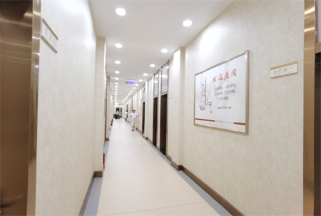 北京十優(yōu)醫(yī)療美容門診部 _醫(yī)院走廊