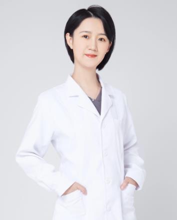 嚴美美