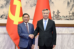 李希同越共中央政治局委員、中央書記處書記、中央檢查委員會主任陳錦繡舉行會談