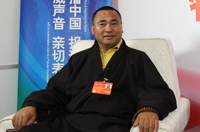 全國政協(xié)委員東寶仲巴&middot;呼圖克圖做客新華網(wǎng)、中國政府網(wǎng)兩會訪談