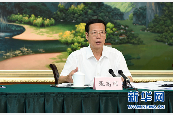 9月16日至18日，中共中央政治局常委、國(guó)務(wù)院副總理張高麗在廣西調(diào)研。這是9月17日，張高麗在南寧主持召開&ldquo;十三五&rdquo;規(guī)劃編制工作座談會(huì)。 新華社記者張鐸攝 