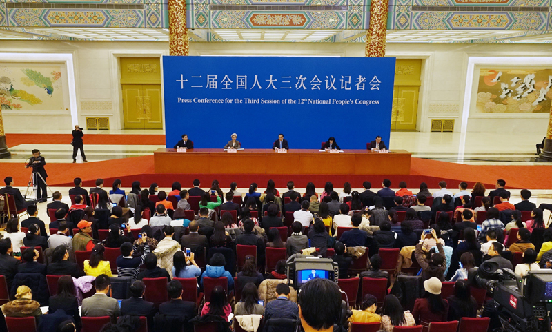 3月15日，國務(wù)院總理李克強(qiáng)在北京人民大會(huì)堂與中外記者見面，并回答記者提問。新華社記者 李賀 攝