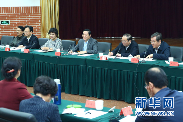 4月12日，中共中央政治局委員、中央書記處書記、中宣部部長劉奇葆在北京出席&ldquo;走向世界的中國兒童文學(xué)&rdquo;座談會(huì)并講話。 新華社記者丁海濤攝