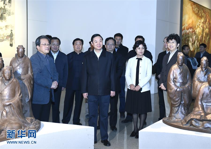 12月6日，中共中央政治局委員、中央書記處書記、中宣部部長(zhǎng)劉奇葆在北京參觀中華文明歷史題材美術(shù)創(chuàng)作工程入選作品展覽。 新華社記者張領(lǐng)攝