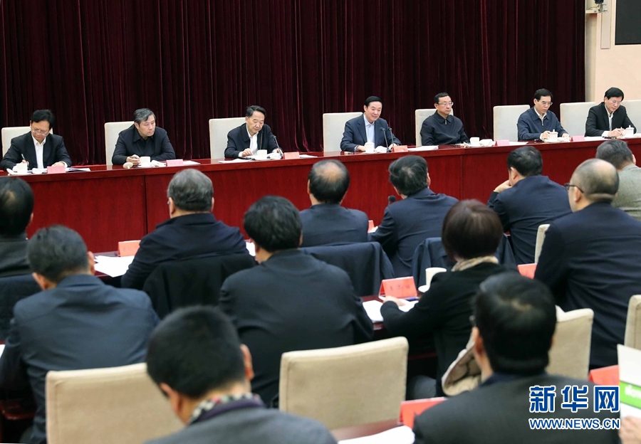 12月10日，中宣部在北京召開學(xué)習(xí)貫徹習(xí)近平總書記在中國文聯(lián)十大、中國作協(xié)九大開幕式上和會見中國記協(xié)第九屆理事會代表時重要講話精神座談會。中共中央政治局委員、中央書記處書記、中宣部部長劉奇葆出席會議并講話。新華社記者 劉衛(wèi)兵 攝 