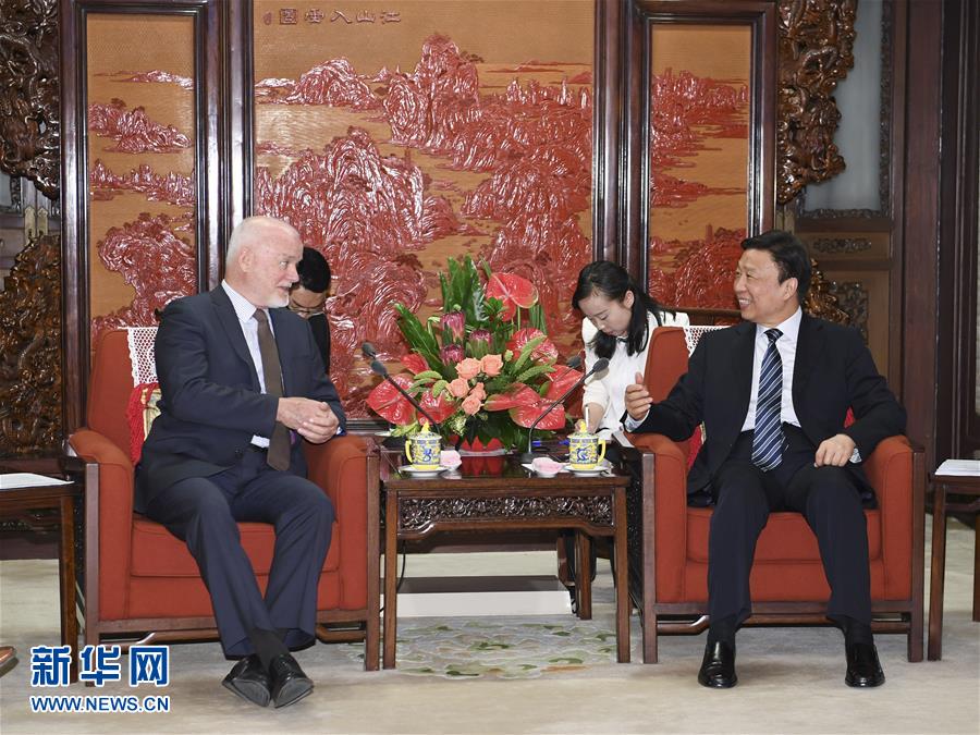 5月13日，國(guó)家副主席李源潮在北京會(huì)見來(lái)華出席&ldquo;一帶一路&rdquo;國(guó)際合作高峰論壇的第71屆聯(lián)合國(guó)大會(huì)主席湯姆森。 新華社記者 高潔 攝