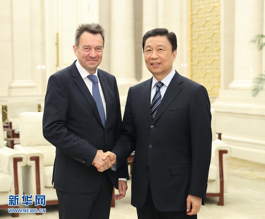 5月15日，國家副主席、中國紅十字會(huì)名譽(yù)會(huì)長李源潮在北京會(huì)見來華出席&ldquo;一帶一路&rdquo;國際合作高峰論壇的紅十字國際委員會(huì)主席莫雷爾。新華社記者 王曄 攝