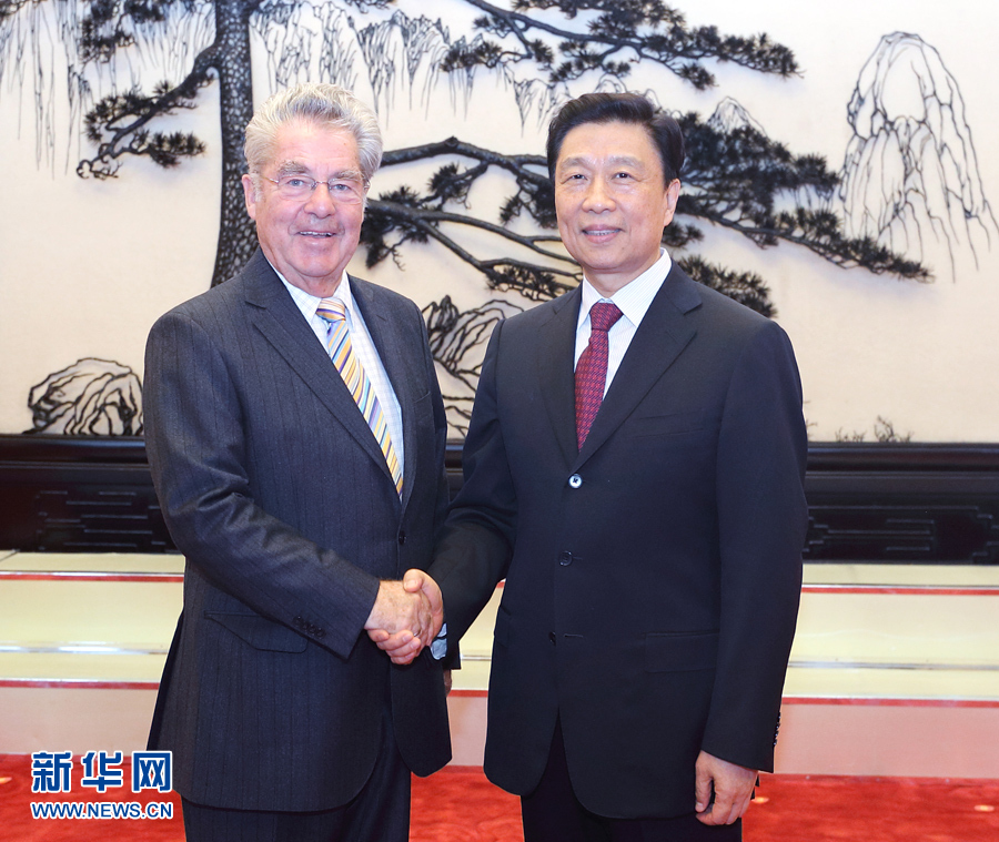 9月7日，國(guó)家副主席李源潮在北京會(huì)見(jiàn)應(yīng)全國(guó)對(duì)外友協(xié)邀請(qǐng)?jiān)L華的奧中友協(xié)主席、奧地利前總統(tǒng)菲舍爾。 新華社記者 王曄 攝

