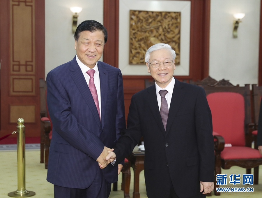 應(yīng)越南共產(chǎn)黨邀請，中共中央政治局常委、中央書記處書記劉云山9月18日至19日對越南進(jìn)行正式訪問。這是9月18日，劉云山在河內(nèi)會見越共中央總書記阮富仲。 新華社記者 丁林 攝