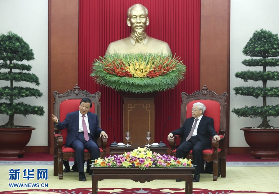 應(yīng)越南共產(chǎn)黨邀請，中共中央政治局常委、中央書記處書記劉云山9月18日至19日對越南進(jìn)行正式訪問。這是9月18日，劉云山在河內(nèi)會見越共中央總書記阮富仲。 新華社記者 龐興雷 攝