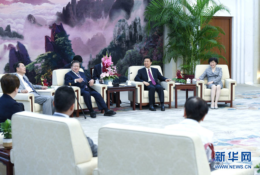 9月20日，國家副主席李源潮在北京會見由黨的最高顧問、前眾議長橫路孝弘率領(lǐng)的日本民進黨政治家代表團。 新華社記者 張領(lǐng) 攝 