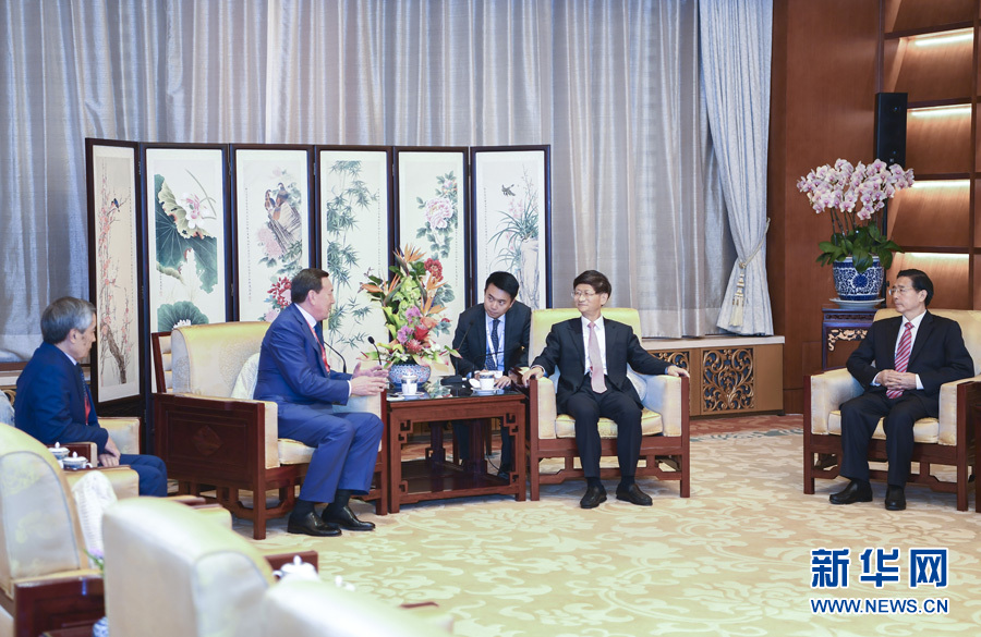 9月26日，中共中央政治局委員、中央政法委書記孟建柱在北京會見來華出席國際刑警組織第86屆全體大會的哈薩克斯坦內(nèi)務(wù)部長卡西莫夫。國務(wù)委員、公安部部長郭聲琨參加有關(guān)會見。新華社記者 張領(lǐng) 攝