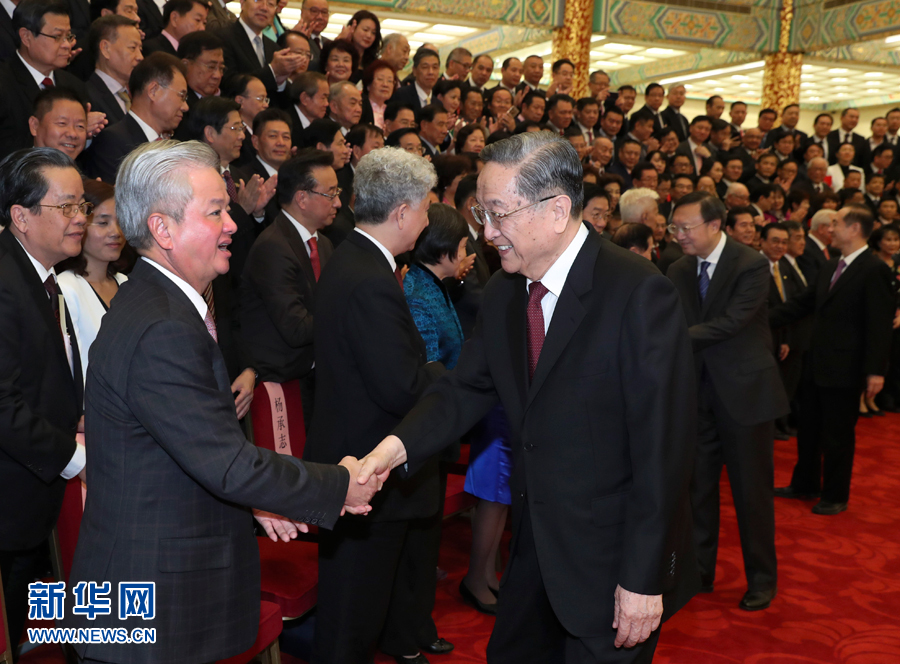 9月28日，中共中央政治局常委、全國政協(xié)主席俞正聲在北京會見出席中國海外交流協(xié)會第六次會員大會的全體代表，并發(fā)表講話。 新華社記者 龐興雷 攝