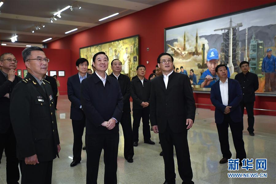 （XHDW）劉奇葆參觀&ldquo;最美中國人&rdquo;大型美術(shù)作品展