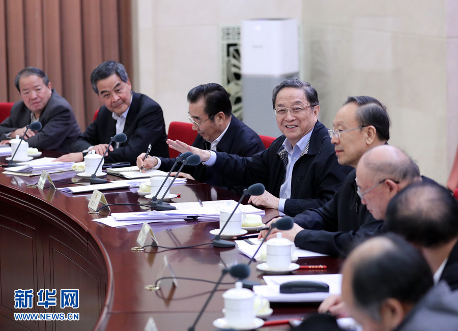 11月16日，全國(guó)政協(xié)在北京召開(kāi)第75次雙周協(xié)商座談會(huì)，圍繞&ldquo;推進(jìn)糧食定價(jià)機(jī)制、補(bǔ)貼政策和收儲(chǔ)制度改革&rdquo;建言獻(xiàn)策。全國(guó)政協(xié)主席俞正聲主持會(huì)議并講話。新華社記者 鞠鵬 攝
