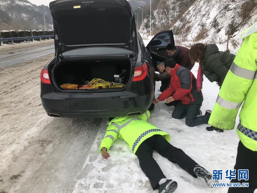 （新華全媒頭條）（4）雨雪冰凍中，他們奮力前行&mdash;&mdash;基層黨員干群抗擊冰雪災(zāi)害紀(jì)實(shí)