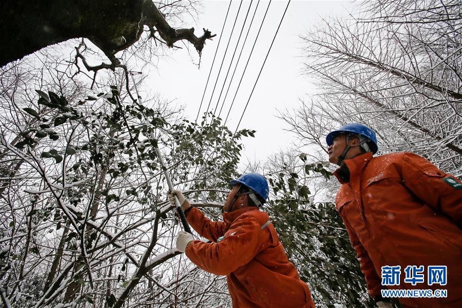 （新華全媒頭條）（8）雨雪冰凍中，他們奮力前行&mdash;&mdash;基層黨員干群抗擊冰雪災(zāi)害紀(jì)實(shí)