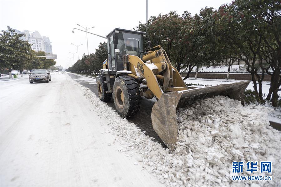 （新華全媒頭條）（9）雨雪冰凍中，他們奮力前行&mdash;&mdash;基層黨員干群抗擊冰雪災(zāi)害紀(jì)實(shí)