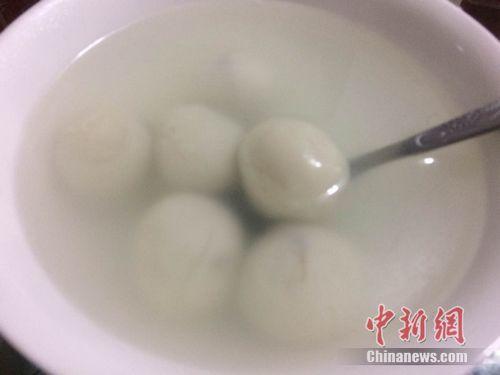 資料圖：湯圓煮制后，表面比元宵光滑，湯水相對清澈。 <a target='_blank'  ><p  align=