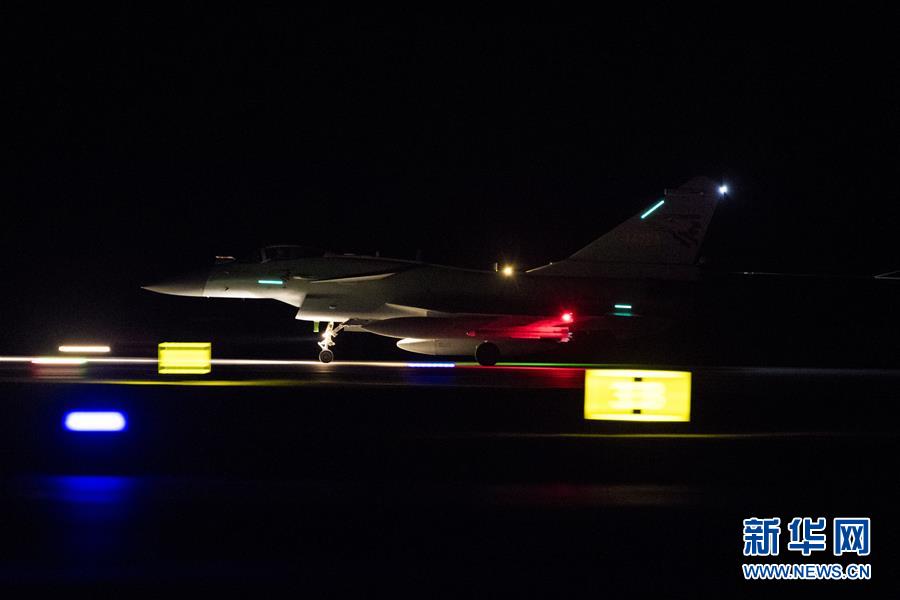 （圖文互動(dòng)）鷹擊夜空鑄利劍&mdash;&mdash;空軍組織多兵機(jī)種夜戰(zhàn)夜訓(xùn)錘煉體系制勝能力