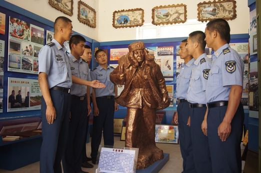 【網(wǎng)絡(luò)媒體國(guó)防行】軍中小能手！漠河雷達(dá)站里，別樣軍旅文化生活讓人&ldquo;驚艷&rdquo;