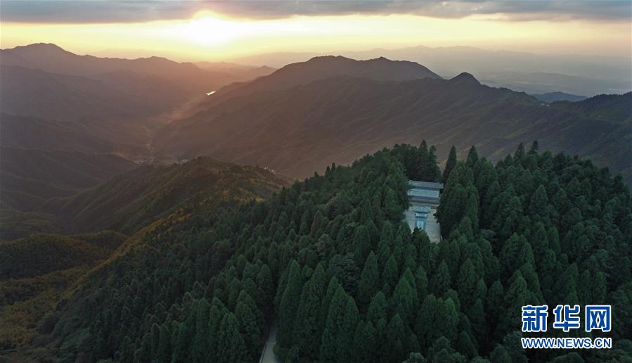 （百城百縣百企調(diào)研行&middot;圖文互動）（3）從貧瘠山區(qū)到旅游新城&mdash;&mdash;革命搖籃井岡山的&ldquo;新名片&rdquo; 