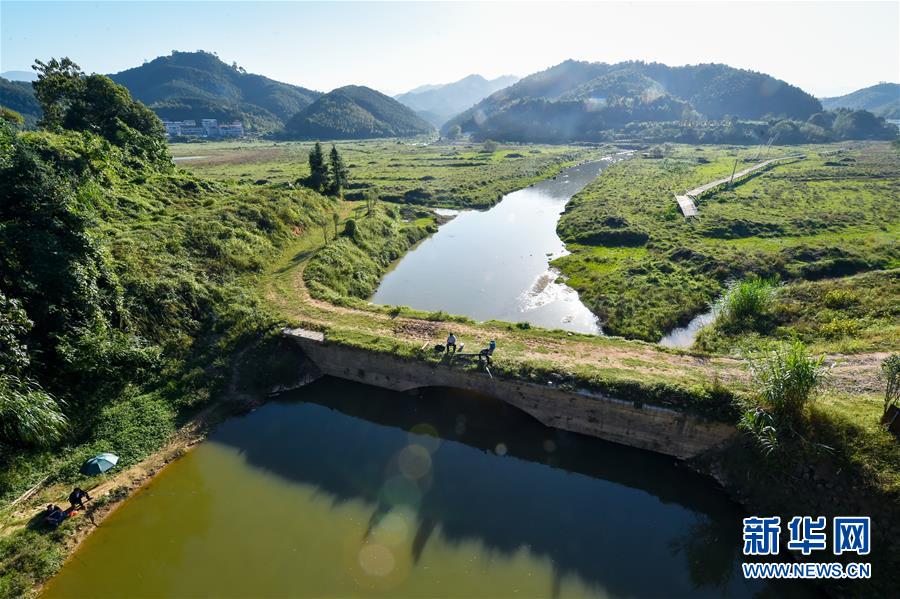 （在習(xí)近平新時代中國特色社會主義思想指引下&middot;慶祝改革開放40周年&middot;綠色發(fā)展&middot;圖文互動）（1）治水&middot;護水&middot;興水&mdash;&mdash;綠色發(fā)展之&ldquo;水&rdquo;的故事
