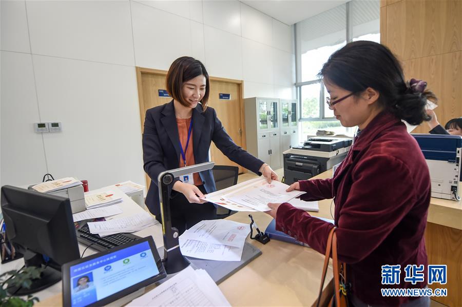 （新華全媒頭條&middot;圖文互動）（9）關鍵抉擇，必由之路&mdash;&mdash;獻給中國改革開放40周年