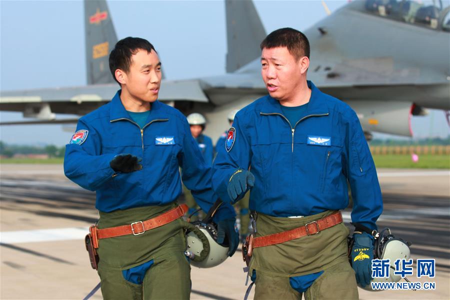 （新華全媒頭條&middot;圖文互動）（3）戰(zhàn)鷹，為祖國奮飛&mdash;&mdash;記空軍航空兵某旅旅長、特級飛行員郝井文