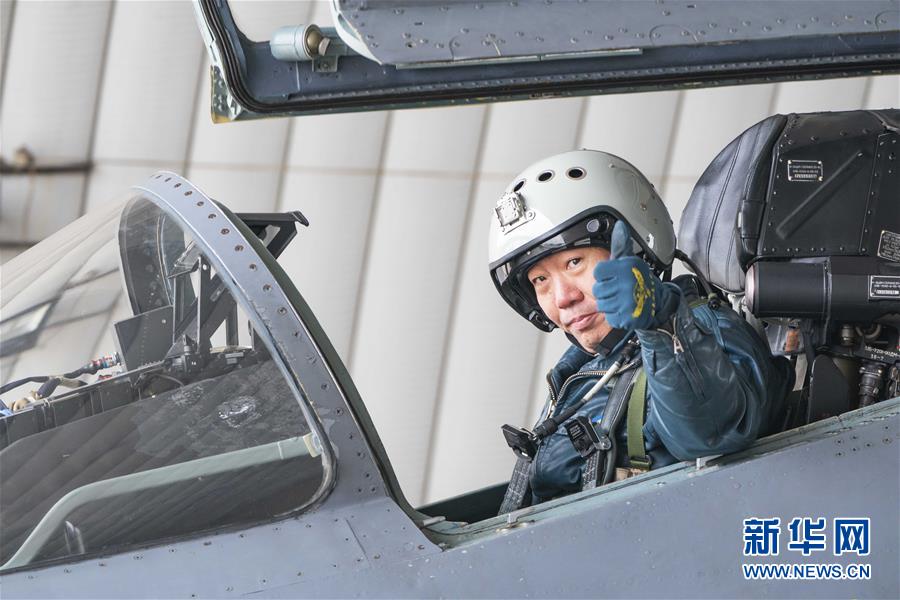 （新華全媒頭條&middot;圖文互動）（4）戰(zhàn)鷹，為祖國奮飛&mdash;&mdash;記空軍航空兵某旅旅長、特級飛行員郝井文