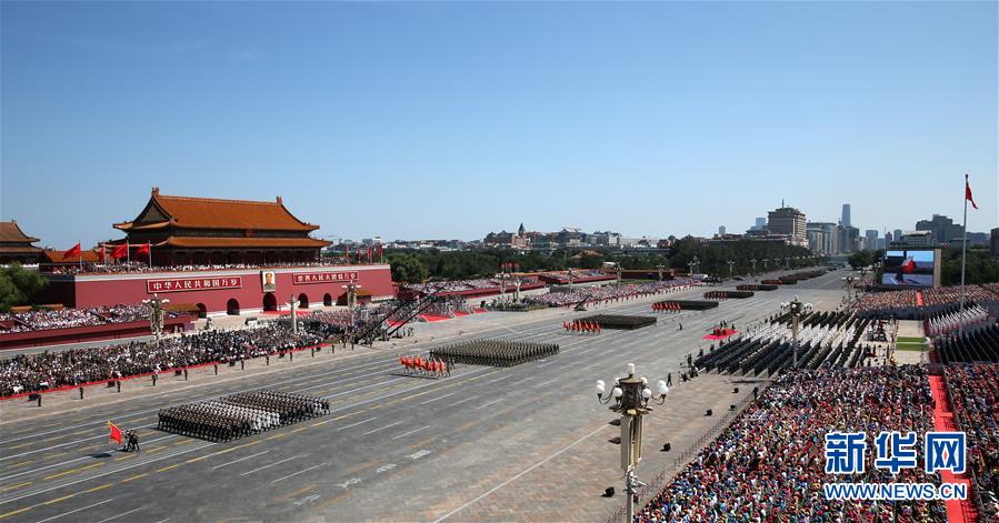 （新華全媒頭條&middot;強(qiáng)軍思想引領(lǐng)新征程&middot;圖文互動(dòng)）（1）那一刻，我們光榮接受檢閱
