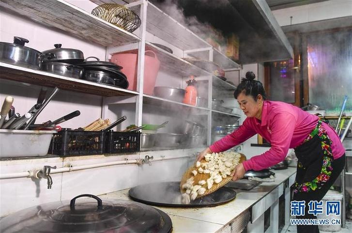 （在習(xí)近平新時代中國特色社會主義思想指引下&mdash;&mdash;新時代新作為新篇章&middot;圖文互動）（6）三年，從無名小屯到聲名遠播&mdash;&mdash;這個&ldquo;雪鄉(xiāng)&rdquo;是如何做到的？