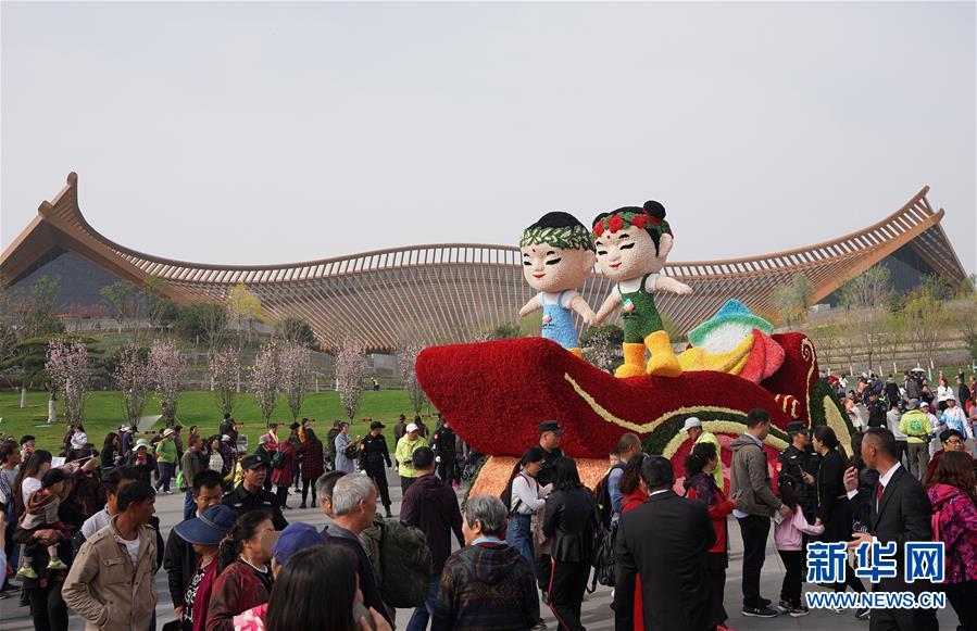 （新華全媒頭條&middot;北京世園會(huì)&middot;圖文互動(dòng)）（1）共繪人類生態(tài)文明美麗畫(huà)卷&mdash;&mdash;從北京世園會(huì)看中國(guó)綠色發(fā)展的&ldquo;世界貢獻(xiàn)&rdquo;