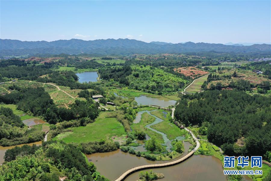 (壯麗70年&middot;奮斗新時代&middot;圖文互動）（2）福建長?。簱Q顏&ldquo;山光水濁&rdquo; 永駐綠水青山