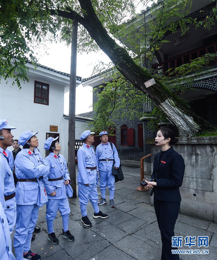 （新華全媒頭條&middot;壯麗70年&middot;奮斗新時(shí)代&mdash;&mdash;記者再走長(zhǎng)征路&middot;圖文互動(dòng)）（4）偉大轉(zhuǎn)折是怎樣發(fā)生的&mdash;&mdash;重回遵義會(huì)議現(xiàn)場(chǎng)