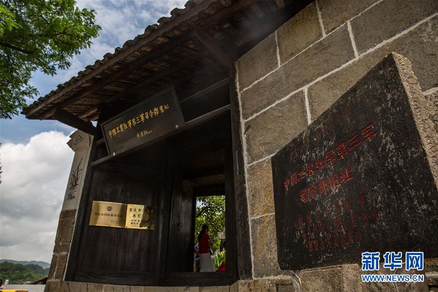（壯麗70年&middot;奮斗新時(shí)代&mdash;&mdash;記者再走長征路&middot;圖文互動(dòng)）（1）手捧棉被憶紅軍：走了那么多年，我們都念他們的好
