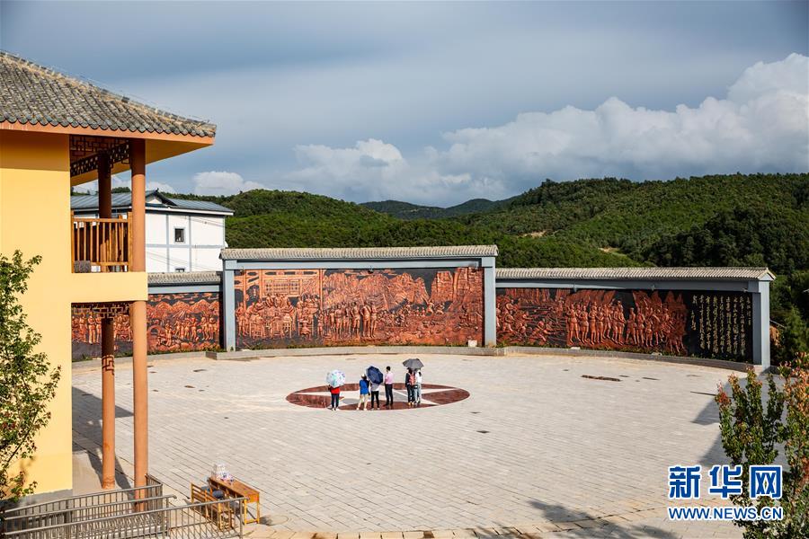 （新華全媒頭條&middot;壯麗70年&middot;奮斗新時(shí)代&mdash;&mdash;記者再走長(zhǎng)征路&middot;圖文互動(dòng)）（2）前進(jìn)，向著光明的方向&mdash;&mdash;尋訪(fǎng)金沙江畔紅色印記