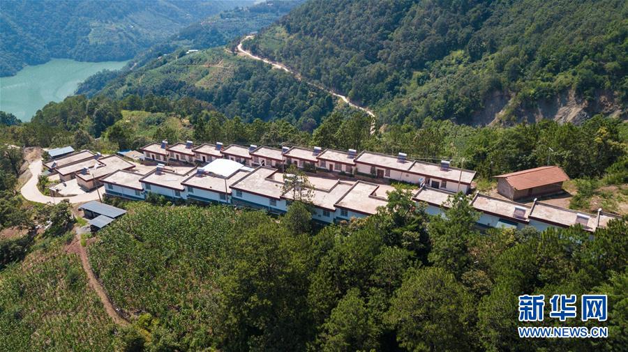 （在習近平新時代中國特色社會主義思想指引下&mdash;&mdash;新時代新作為新篇章&middot;總書記關心的百姓身邊事&middot;圖文互動）（1）&ldquo;四好農村路&rdquo;：通向幸福，通向遠方