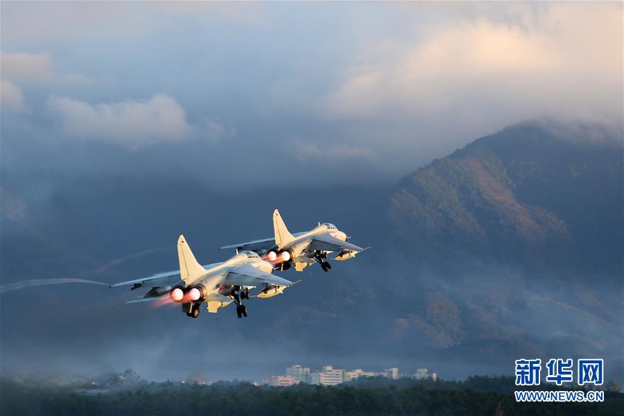 （新華全媒頭條&middot;圖文互動(dòng)）（2）沿著中國(guó)特色強(qiáng)軍之路闊步前進(jìn)&mdash;&mdash;黨中央、中央軍委領(lǐng)導(dǎo)推進(jìn)國(guó)防和軍隊(duì)建設(shè)70年紀(jì)實(shí)
