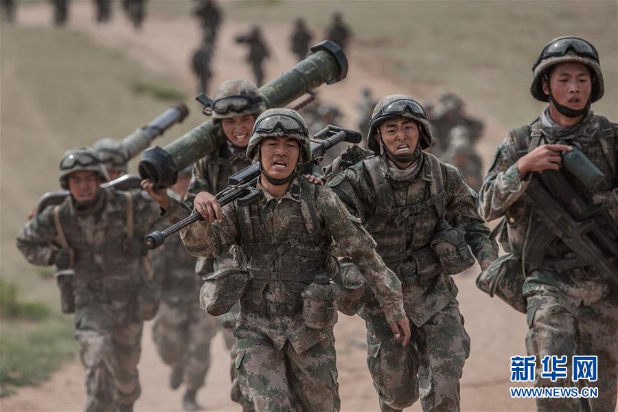（新華全媒頭條&middot;圖文互動(dòng)）（13）沿著中國(guó)特色強(qiáng)軍之路闊步前進(jìn)&mdash;&mdash;黨中央、中央軍委領(lǐng)導(dǎo)推進(jìn)國(guó)防和軍隊(duì)建設(shè)70年紀(jì)實(shí)