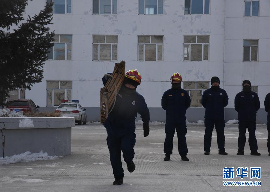 （走基層 聽民聲&middot;圖文互動）（5）皚皚白雪中的一抹&ldquo;火焰藍(lán)&rdquo;&mdash;&mdash;走近中國最北消防員