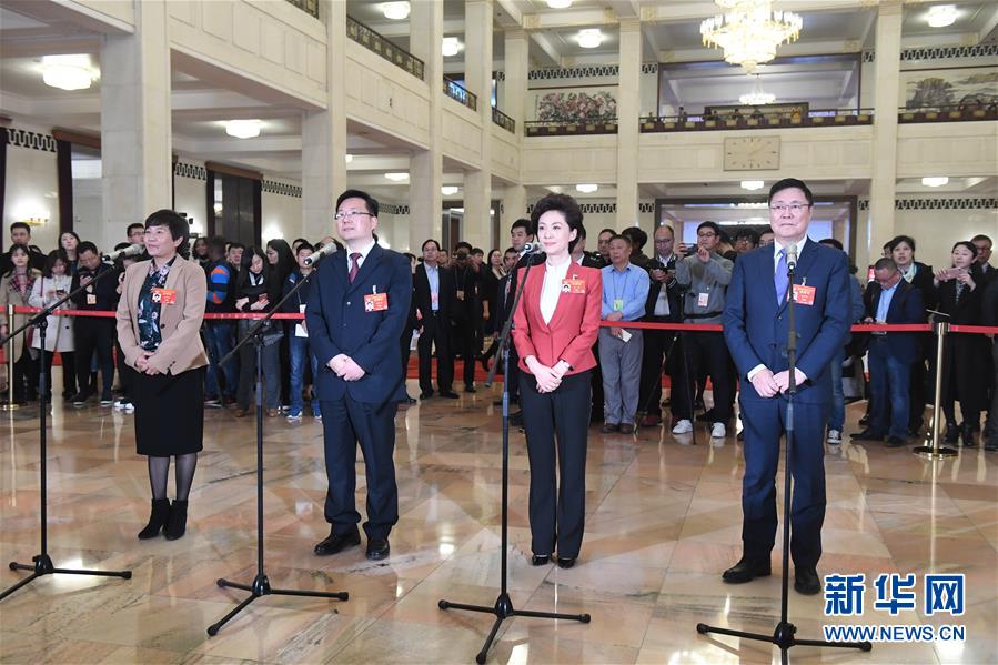 （兩會&middot;面對面）（3）全國政協(xié)委員接受采訪