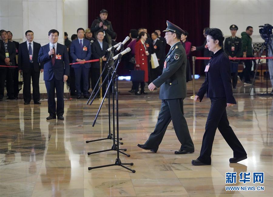 （兩會&middot;面對面&middot;XHDW）（22）全國政協(xié)委員接受采訪