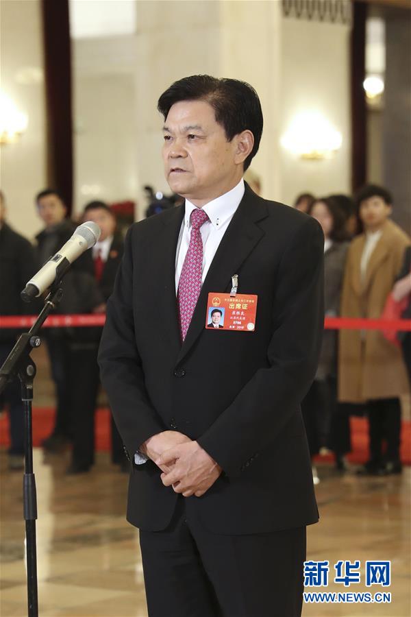 （兩會&middot;面對面&middot;XHDW）（5）全國人大代表接受采訪